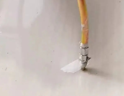 静乐瓷砖空鼓维修公司专业解答在瓷砖铺贴过程中，如果使用的砂料过粗（如全部使用了粗砂），可能会导致以下问题